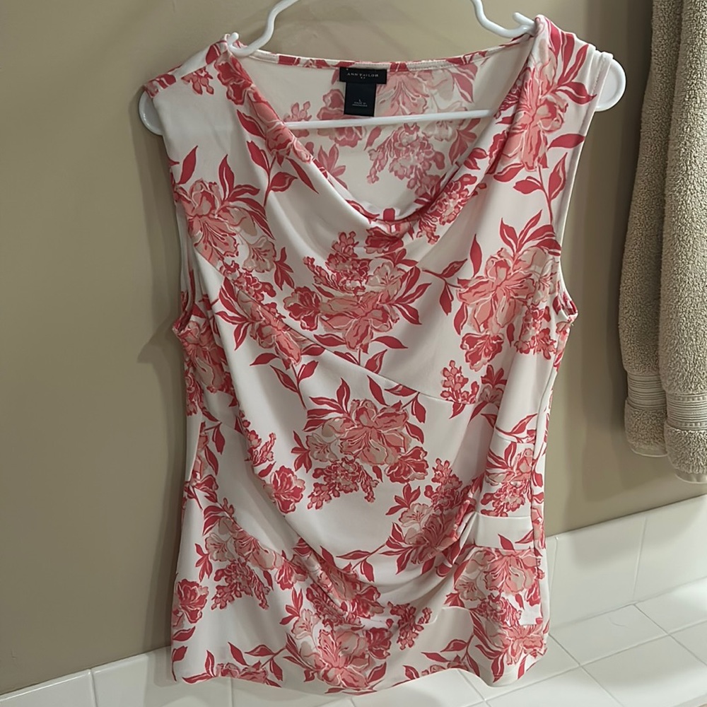 Ann Taylor L matte jersey gorgeous floral